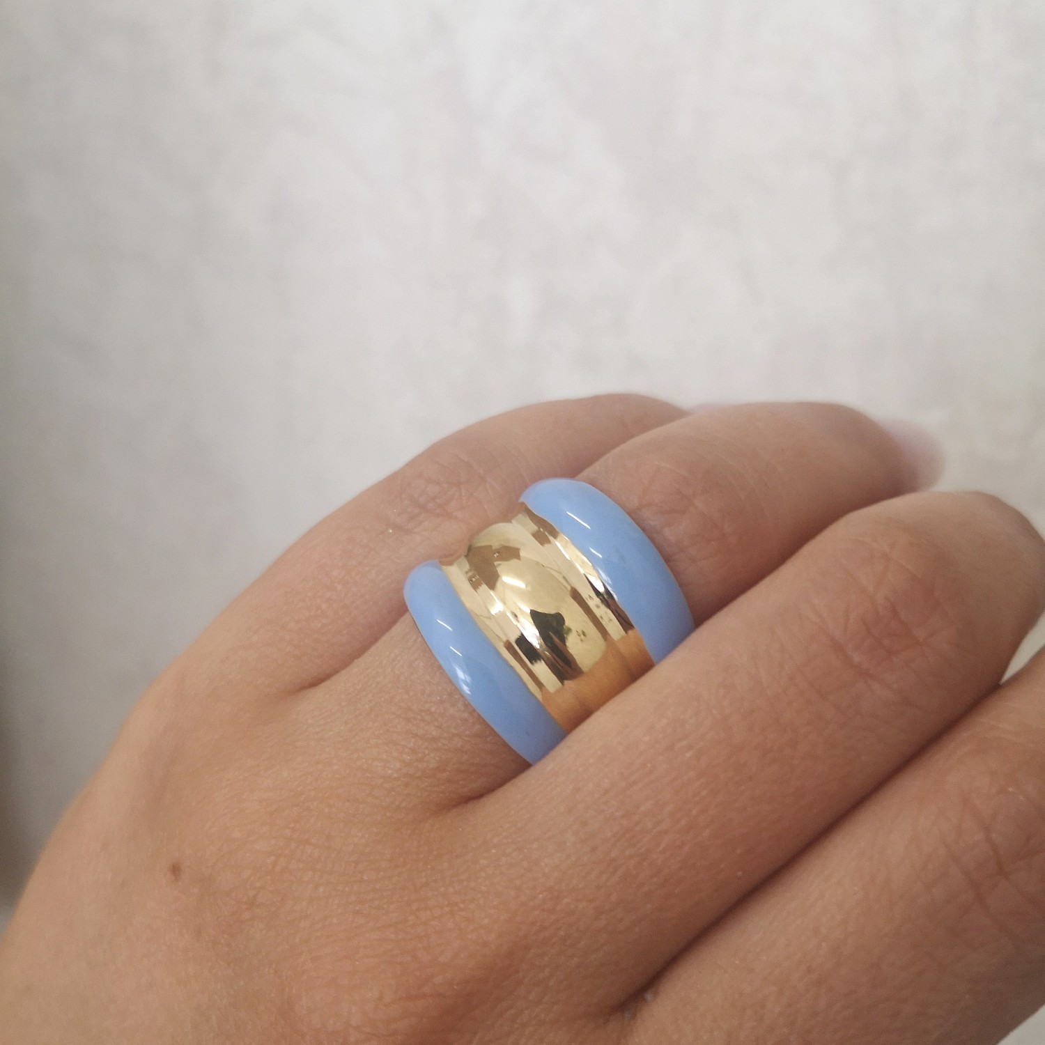 STAINLESS STEEL δαχτυλίδι ανοιγόμενο με σιέλ σμάλτο σε κίτρινο χρυσό.