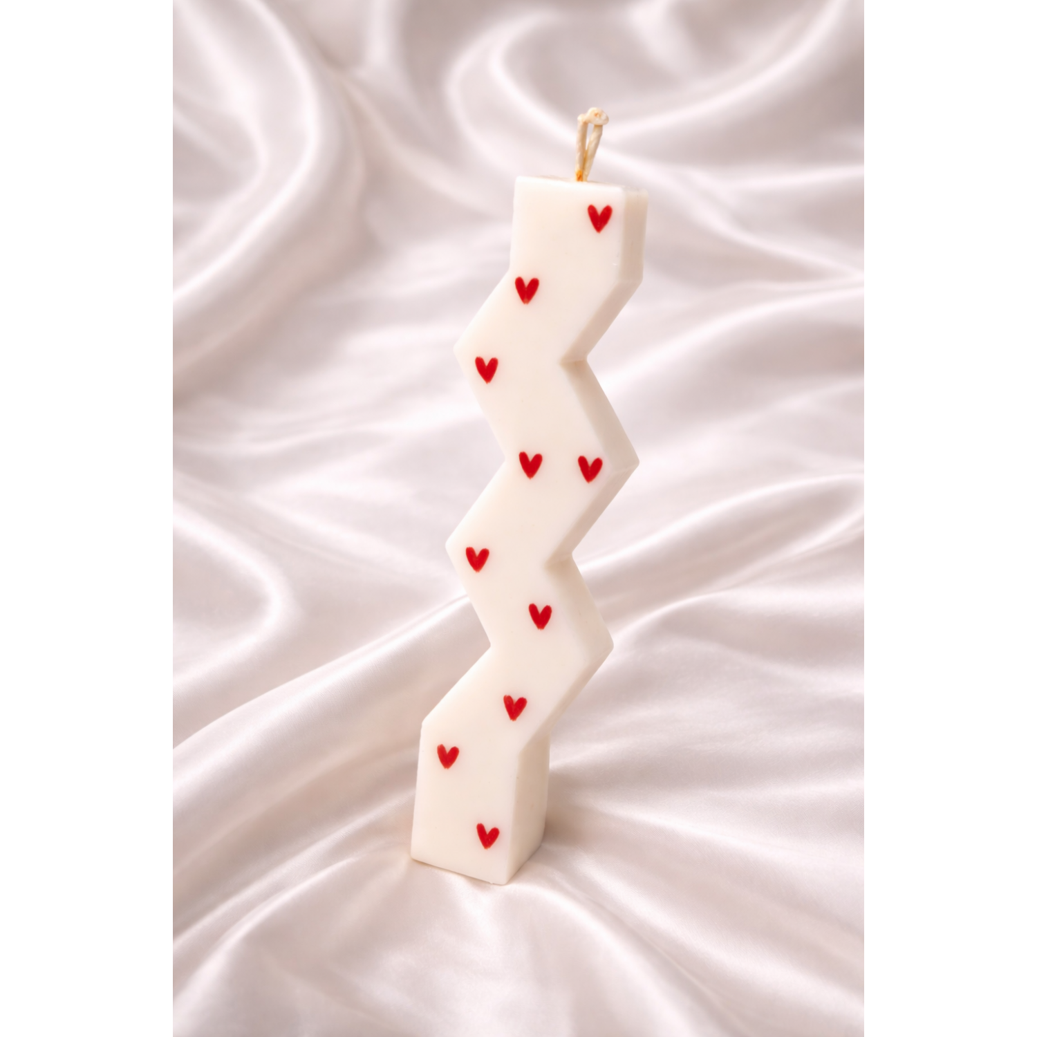 Minimal Love Λαμπάδα με Κόκκινες Καρδιές